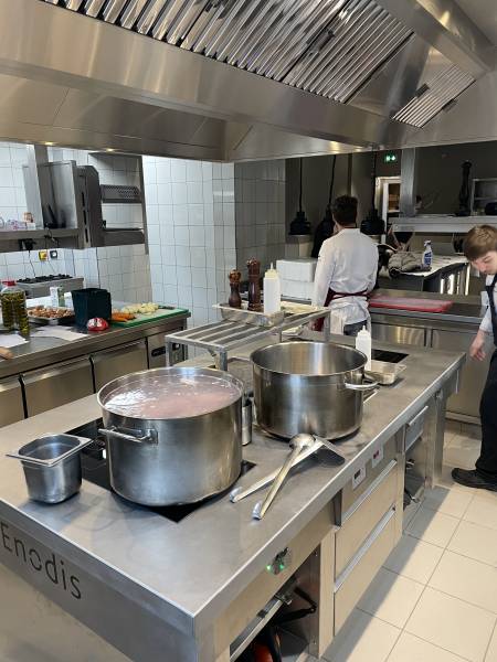 Rénovation complète des cuisines professionnelles pour l’Hostellerie Cèdre & Spa.